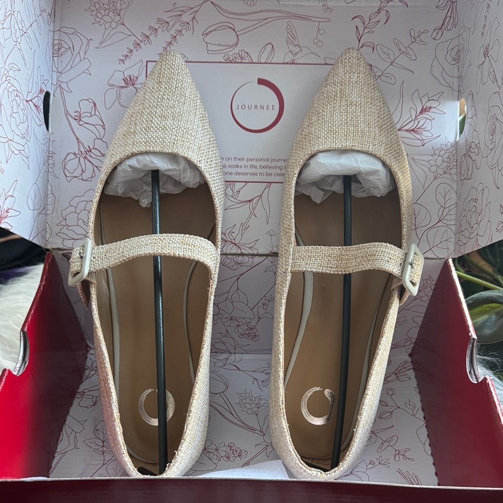 Journee Collection Women's Beige Karissa Flats